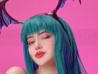 在Alina Becker的短裙图集中,发现那些你不敢想象的资源!